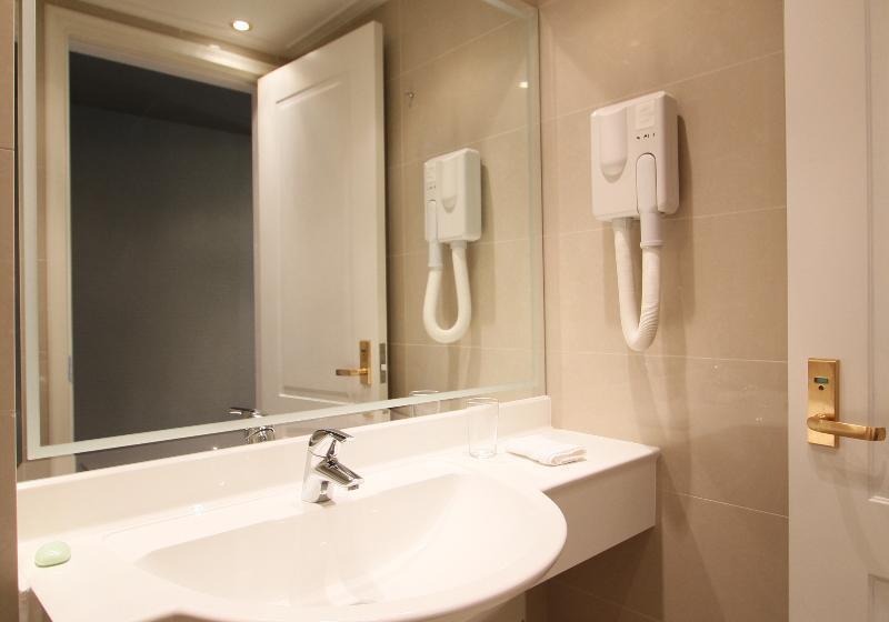 수피리어 룸, Piraeus Theoxenia