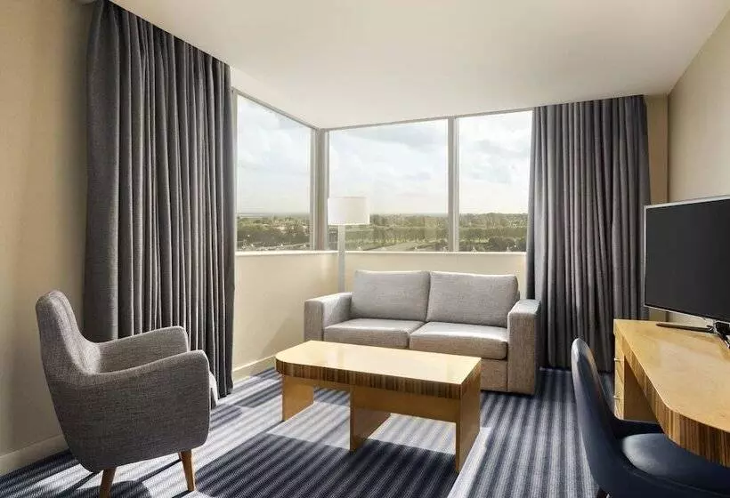 スイート, Ramada Hotel & Suites By Wyndham Coventry