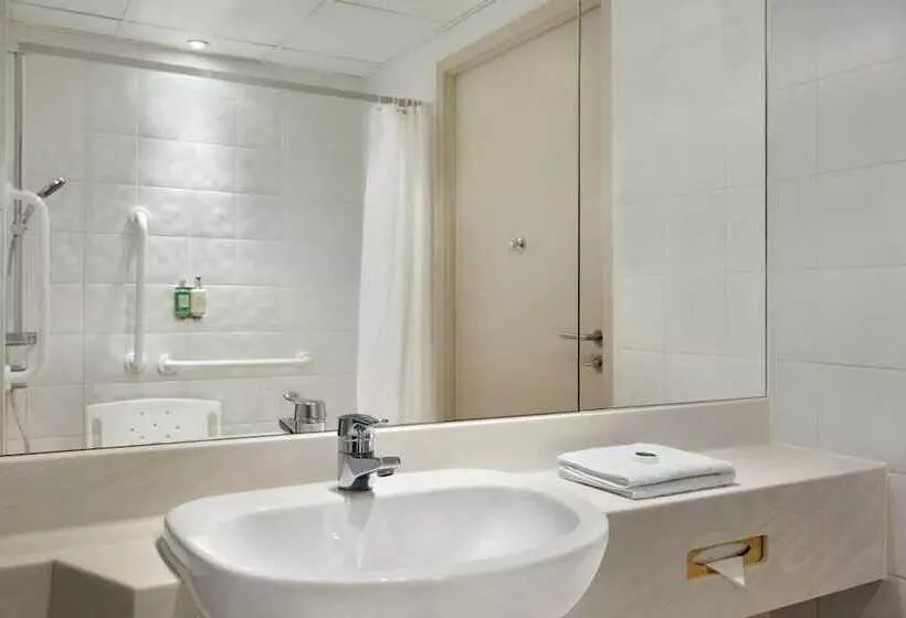 身障者適用スタンダードルーム, Ramada Hotel & Suites By Wyndham Coventry