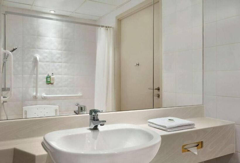 Номер Стандарт Адаптированный для Инвалидов, Ramada Hotel & Suites By Wyndham Coventry
