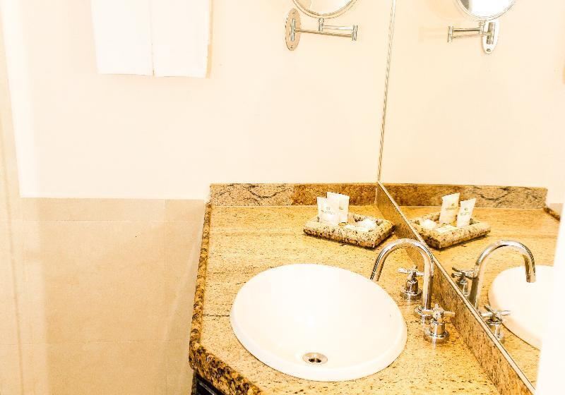 适合残疾人使用的标准间, Ramada Hotel & Suites By Wyndham Coventry