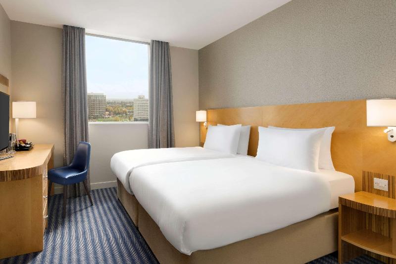 Номер Стандарт, Ramada Hotel & Suites By Wyndham Coventry