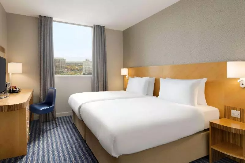 スタンダードルーム, Ramada Hotel & Suites By Wyndham Coventry