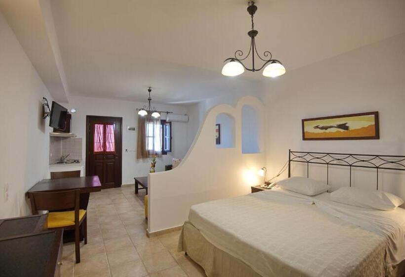 استودیو استاندارد با چشمانداز دریا, Yalis