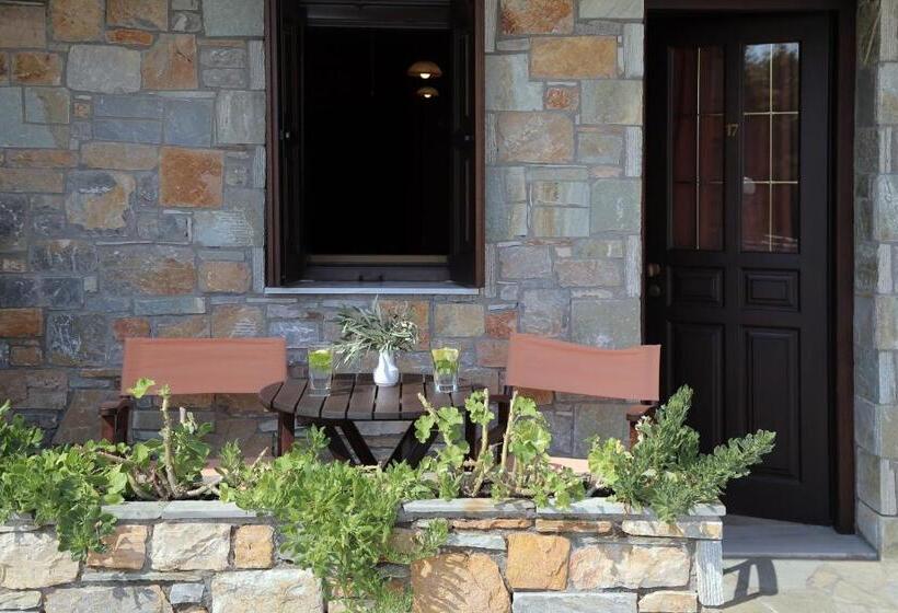 استودیو استاندارد با چشمانداز دریا, Yalis