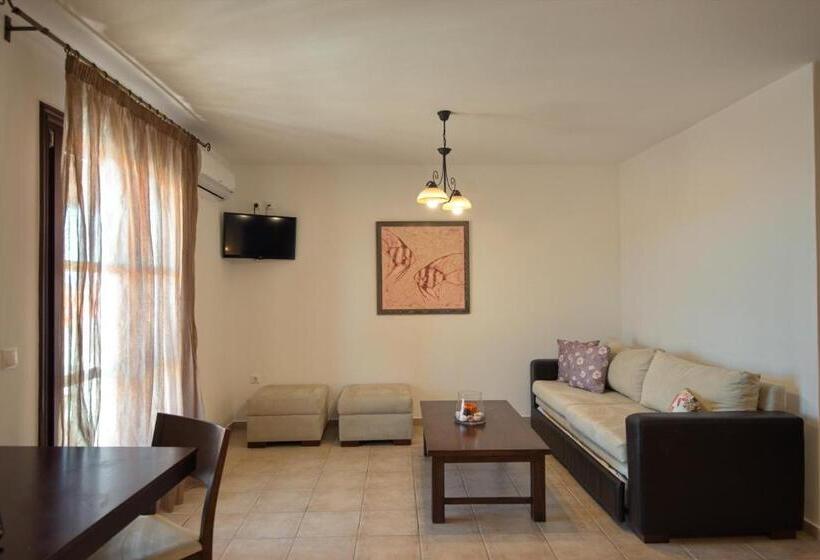 استودیو خانوادگی, Yalis