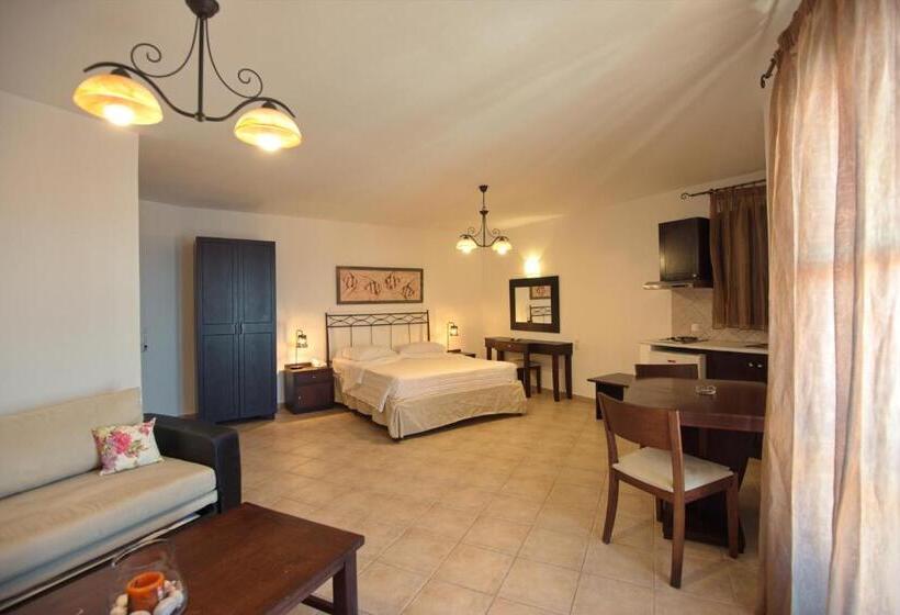 استودیو خانوادگی, Yalis