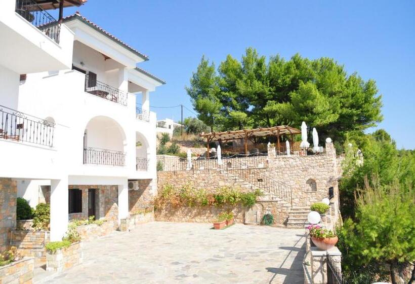 استودیو استاندارد با چشمانداز دریا, Yalis