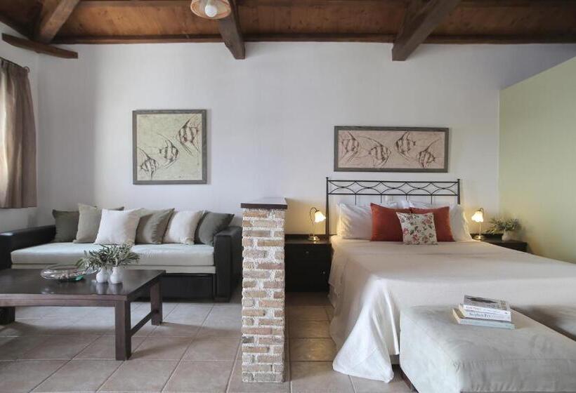 سوییت جونیور با چشمانداز دریا, Yalis