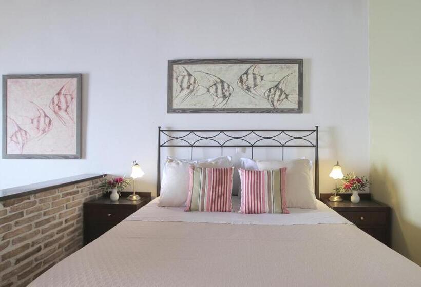 سوییت جونیور با چشمانداز دریا, Yalis