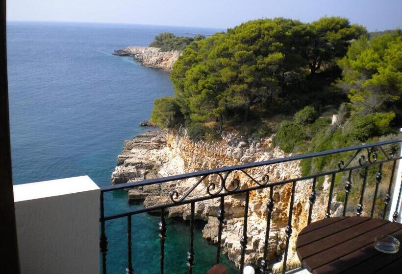 سوییت جونیور با چشمانداز دریا, Yalis