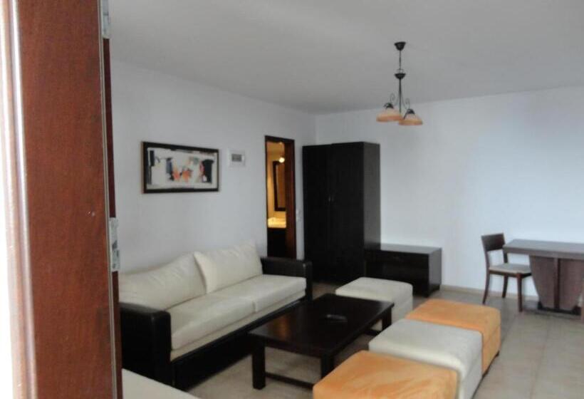 استودیو خانوادگی, Yalis