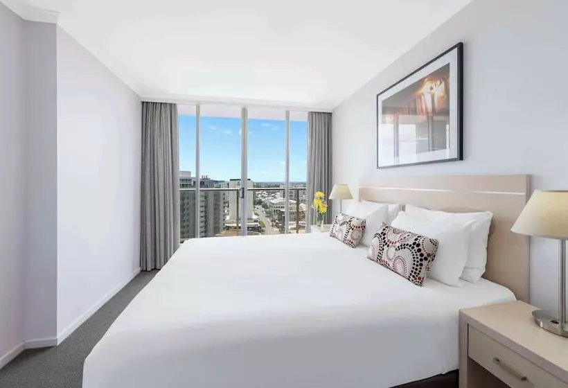 آپارتمان مدیریتی 2 خوابه, Oaks Brisbane Lexicon Suites