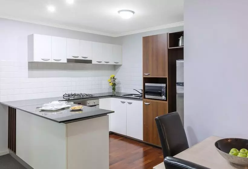 آپارتمان مدیریتی 2 خوابه, Oaks Brisbane Lexicon Suites
