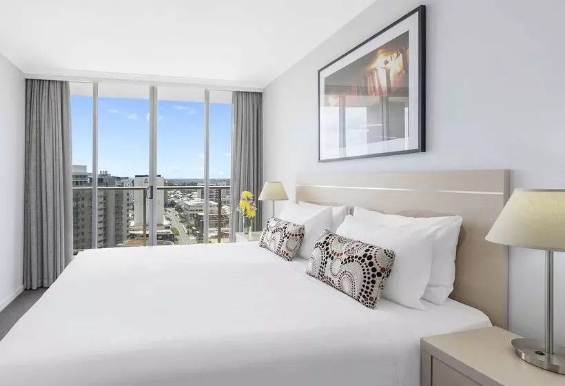 آپارتمان مدیریتی 2 خوابه, Oaks Brisbane Lexicon Suites