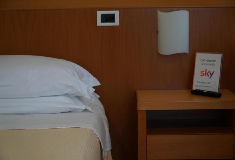 חדר דלוקס לשלושה, Tursport