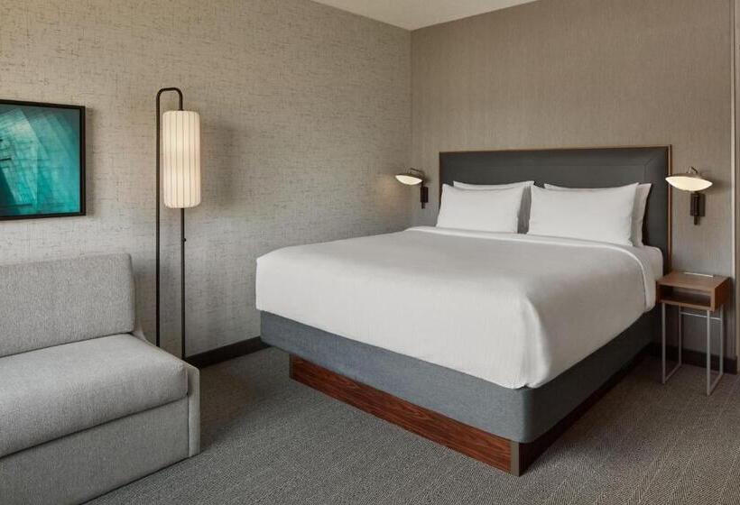 חדר סטנדרט עם מיטת קינג, Courtyard By Marriott Mississaugaairport Corporate Centre West