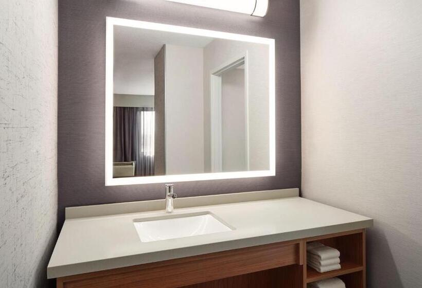 מיטת קינג בסוויטה, Courtyard By Marriott Mississaugaairport Corporate Centre West