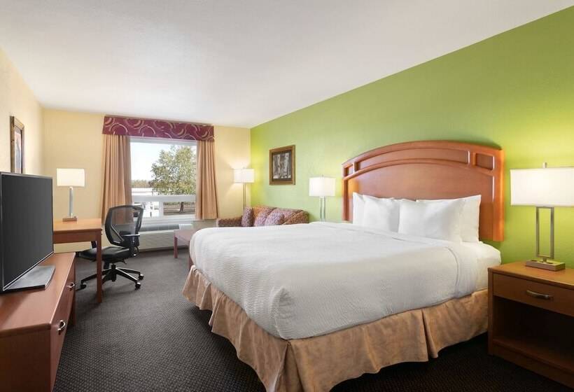 جناح, Days Inn & Suites By Wyndham Thompson