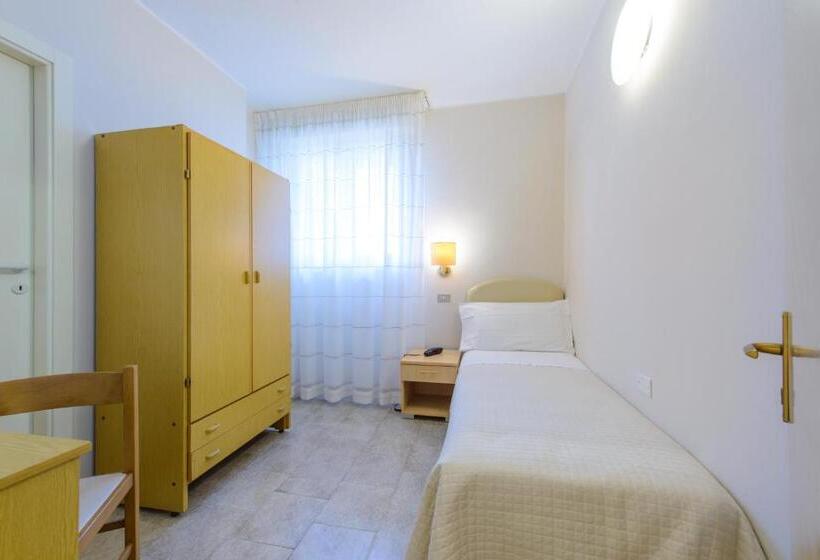 スタンダードシングルルーム, Falco