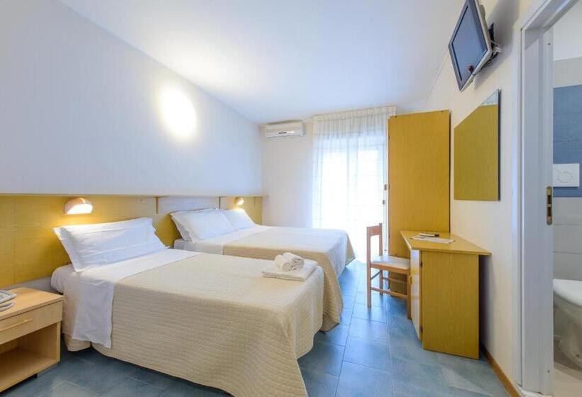 トリプルクラシックルーム, Falco