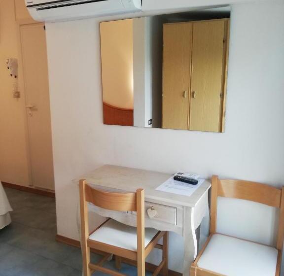 スタンダードルーム, Falco