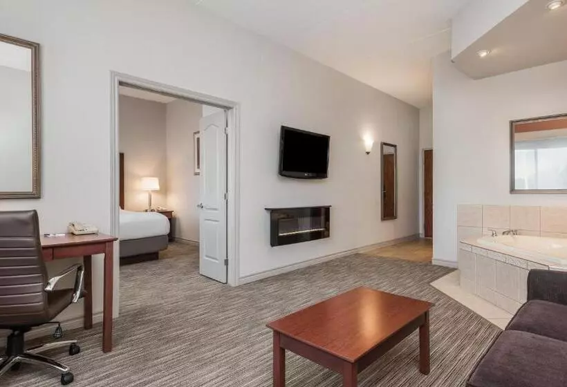 身障者適用キングサイズベッドルーム, Holiday Inn Express Hotel & Suites 1000 Islands   Gananoque, An Ihg