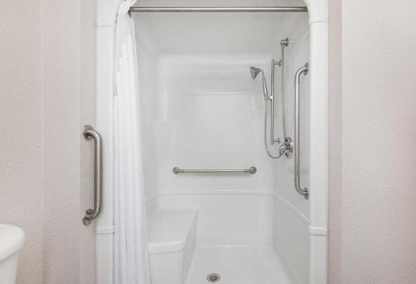 غرفة قياسية سرير كينج لذوى الإحتياجات الخاصة, Holiday Inn Express Hotel & Suites 1000 Islands   Gananoque, An Ihg