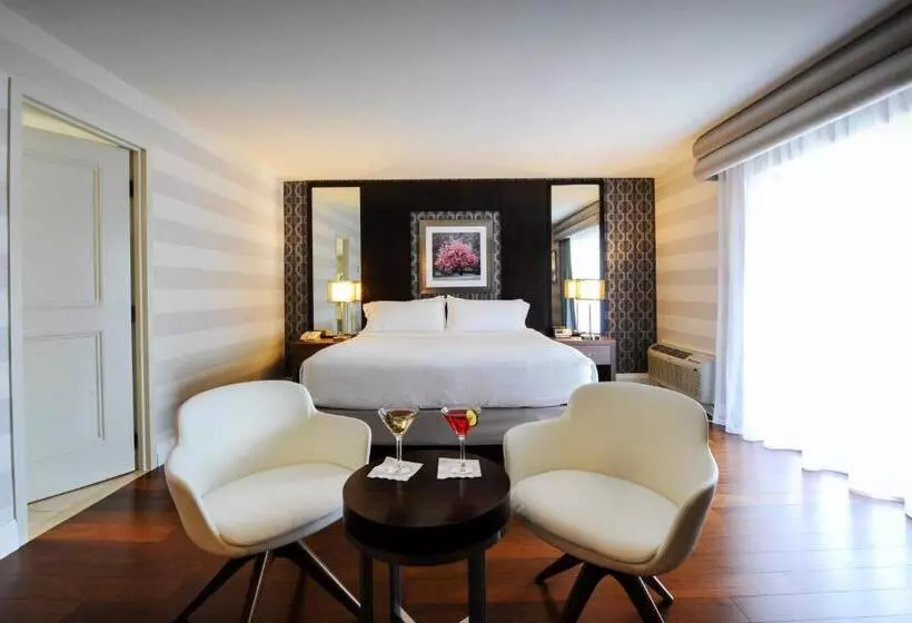 اتاق اجرایی با تخت بزرگ, Holiday Inn Niagara Falls By The Falls, An Ihg