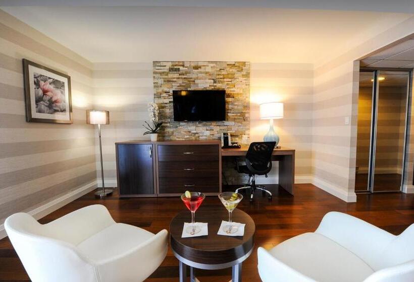 带大床的行政房间, Holiday Inn Niagara Falls By The Falls, An Ihg