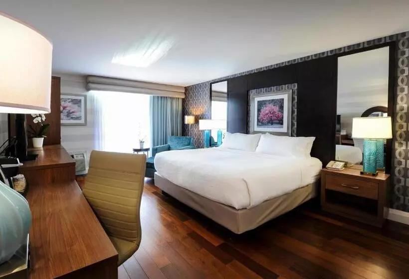 اتاق لوکس با تخت بزرگ, Holiday Inn Niagara Falls By The Falls, An Ihg