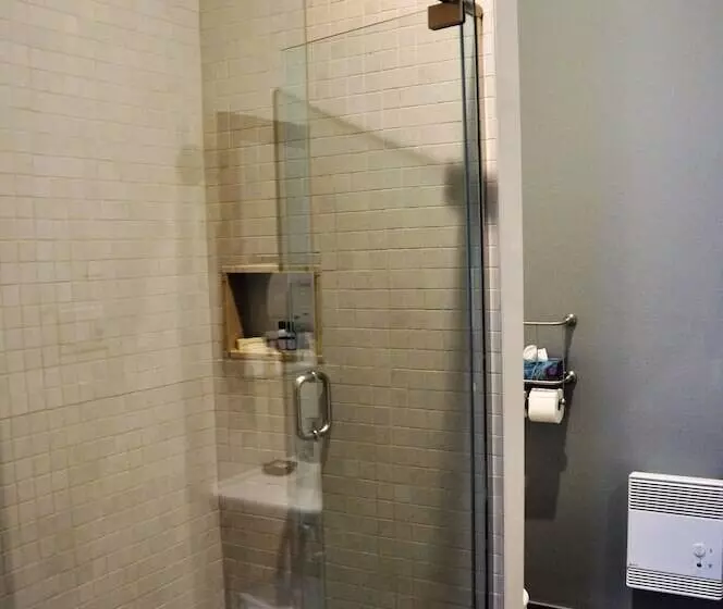 デラックスルーム, Unique Stays   1595 St Denis