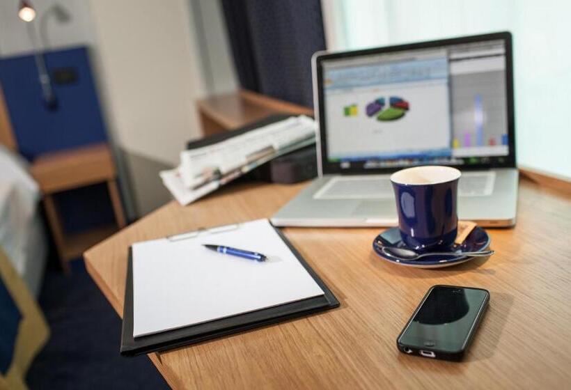 غرفة قياسية ثلاثية, Mastai