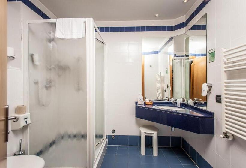 غرفة قياسية رباعية, Mastai