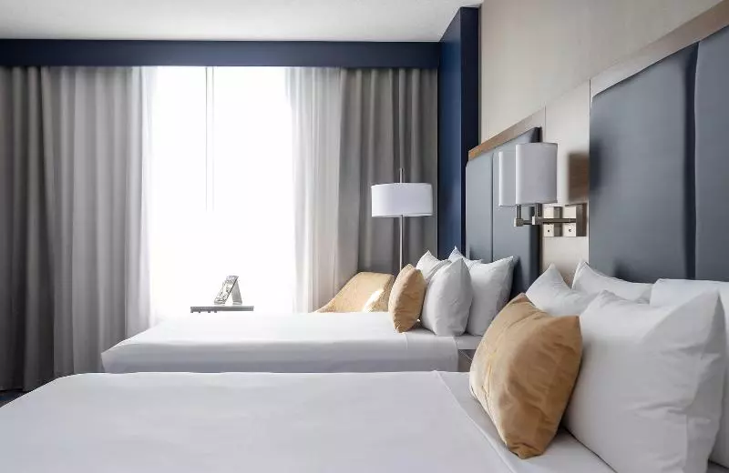 クイーンサイズベッドのスタンダードルーム, River Cree Resort & Casino