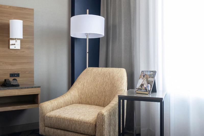 クイーンサイズベッドのスタンダードルーム, River Cree Resort & Casino