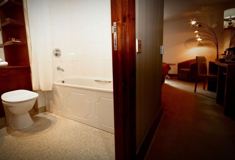 חדר משפחתי, Smiths At Gretna Green