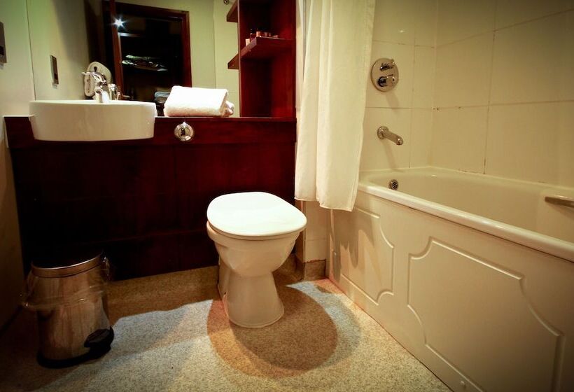 חדר משפחתי, Smiths At Gretna Green