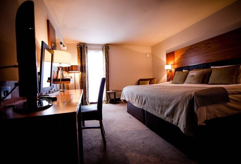 חדר משפחתי, Smiths At Gretna Green