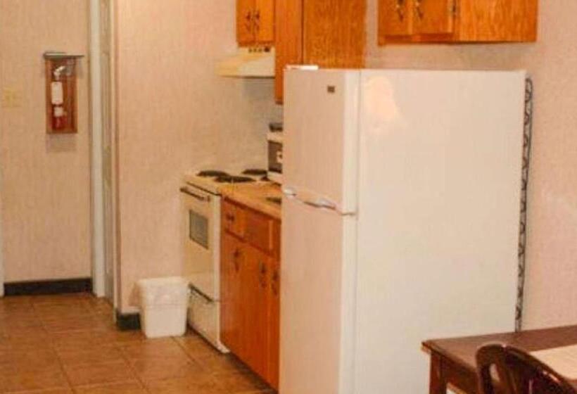 Standard Studio, Travellers Inn Prince Edward Island