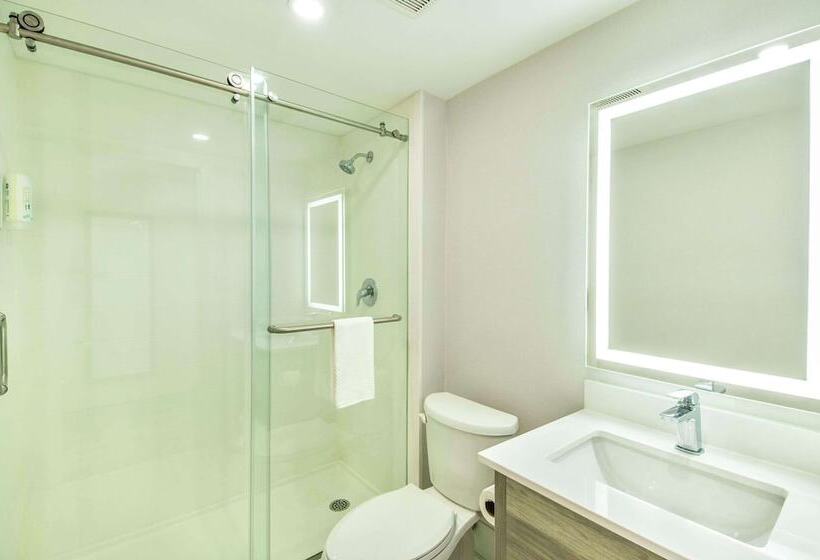 غرفه قياسيه سريرين مزدوجين, Quality Inn