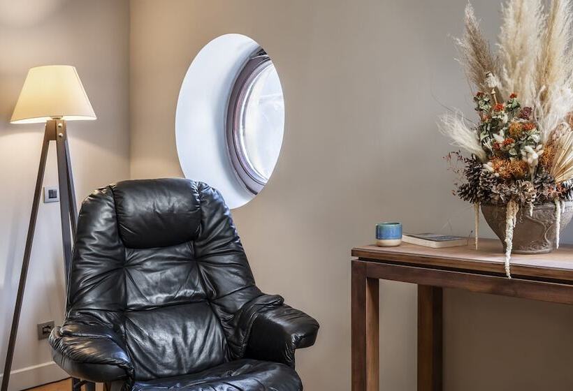 Executive Suite, Ansen Hotel And Suites