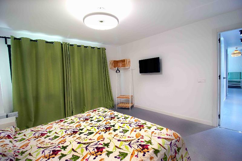 Büyük Çift Kişilik Yataklı Lüks Oda, Golden Tulip Bund New Asia