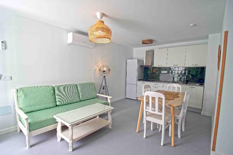 Büyük Çift Kişilik Yataklı Lüks Oda, Golden Tulip Bund New Asia