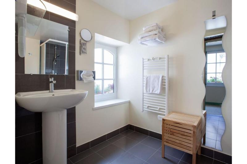 标准三人间, Logis Hôtel Restaurant Le Puits Doré