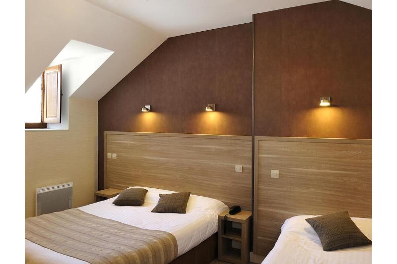 스탠다드 트리플 룸, Logis Hôtel Restaurant Le Puits Doré