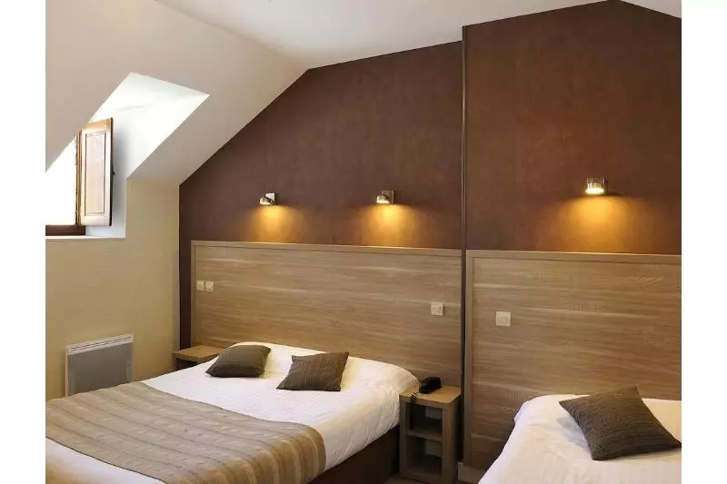 スタンダードトリプルルーム, Logis Hôtel Restaurant Le Puits Doré