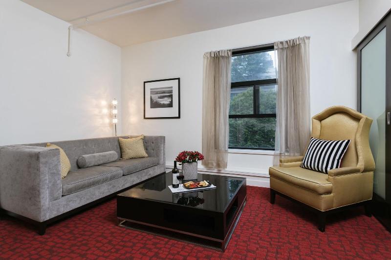 キングサイズベッドのスイートルーム, Moda