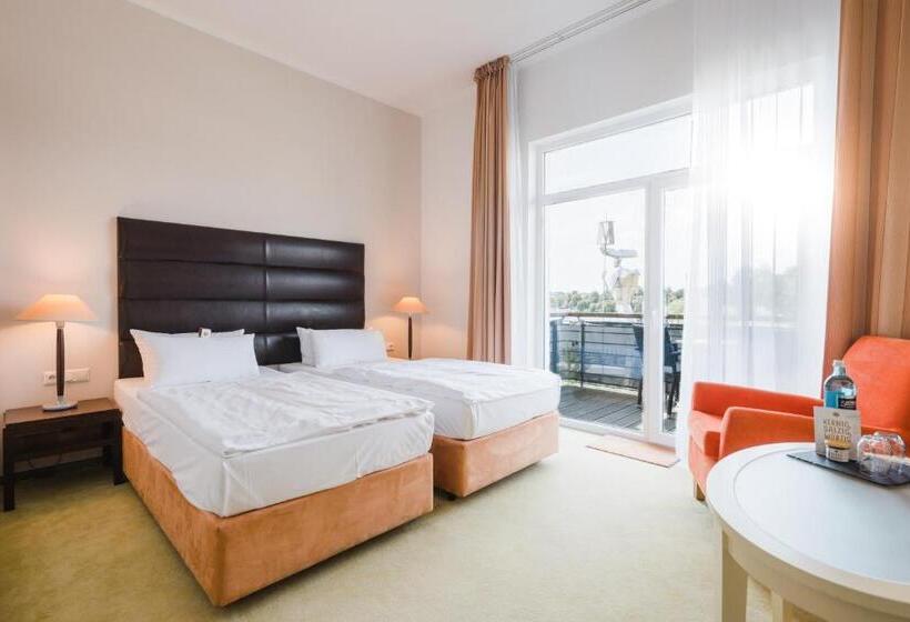 Comfort room with lake view, Resort Mark Brandenburg & Fontane Therme