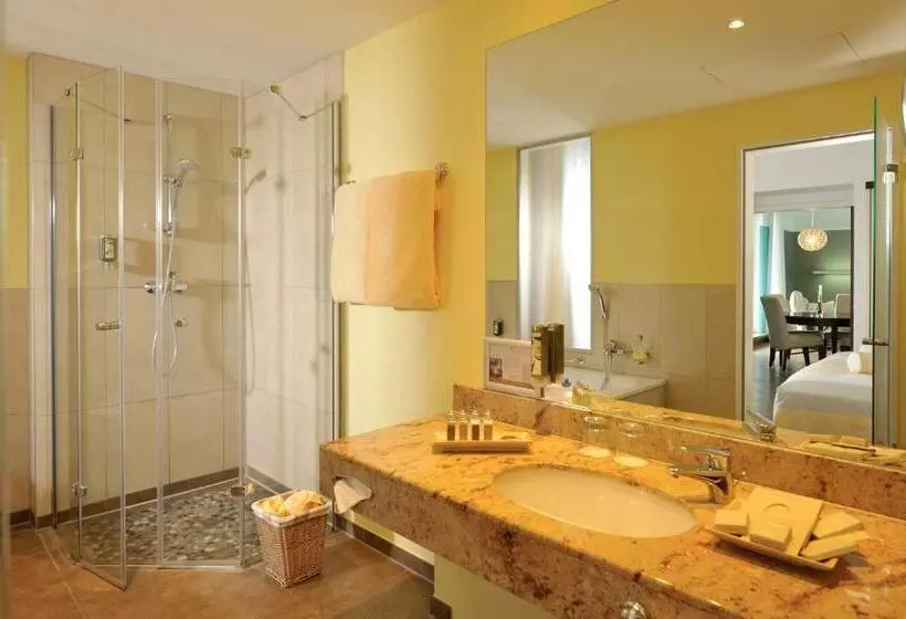 Suite with lake view, Resort Mark Brandenburg & Fontane Therme